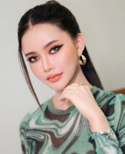 นักร้องสาว