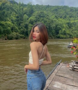 แบมไพลิน เน็ตไอดอลสาว