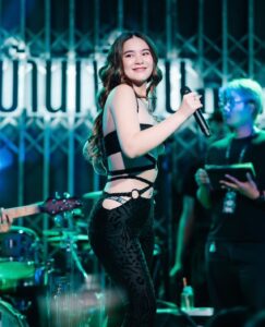 มีนตราอินทิรา คนดัง