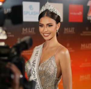 แอนโทเนีย โพซิ้ว นางงาม