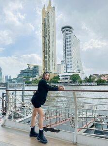 มือสับหมูกรอบ น้องปุ้ย